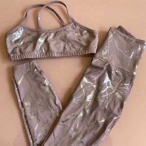 Like New Beyond Yoga Workout Set - Sports Bra + Leggings - Light Purple + Silver